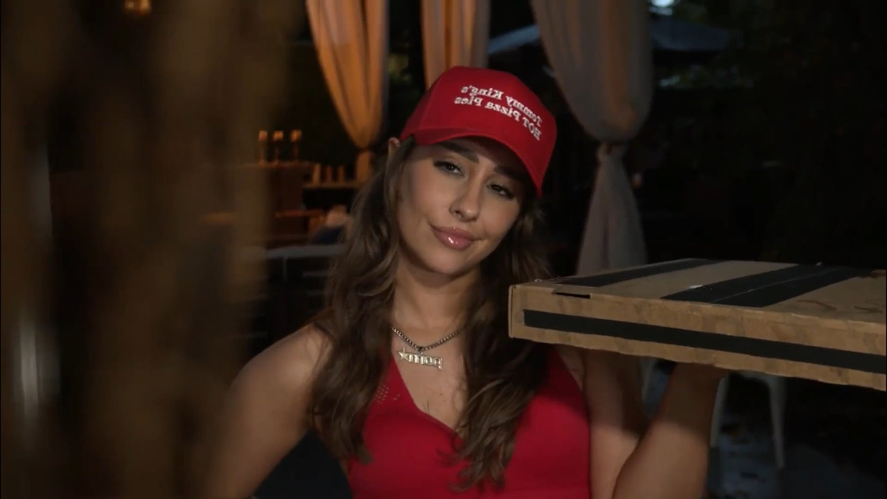 Hot Azz Pizza Girl (1080).mp4_snapshot_00.14.000