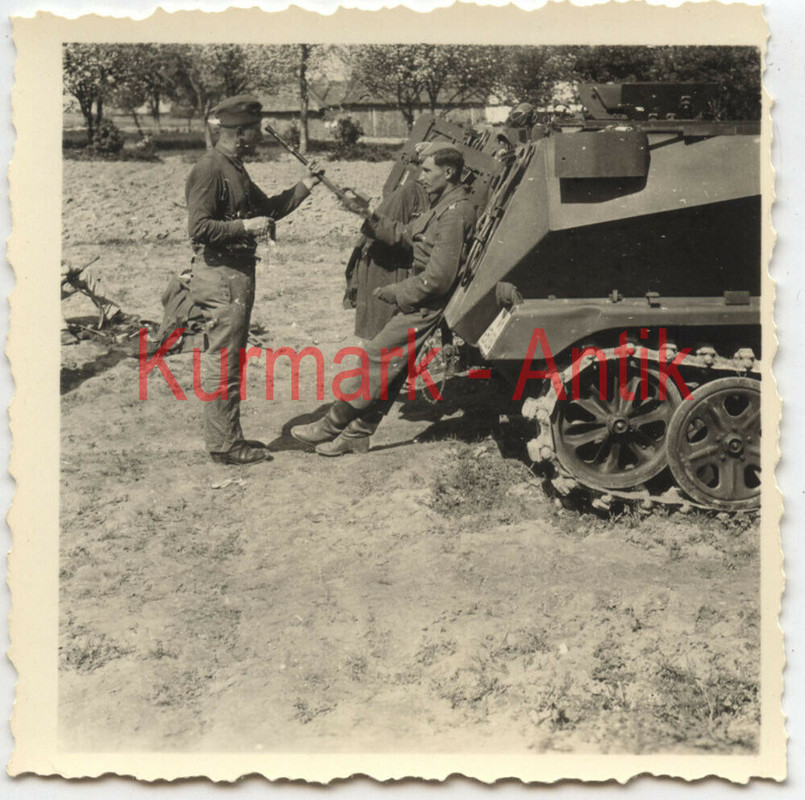 Foto Wehrmacht Stug Abtl. 197 Sturmgeschütz Panzer 251 250 Munit