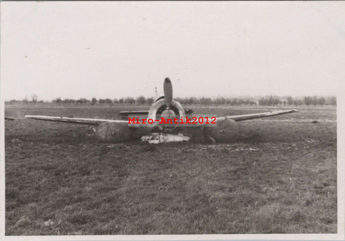 Foto, Land Fliegerhorst Théville, Focke-Wulf Fw 190, Frankreich 1943 2(G)50807