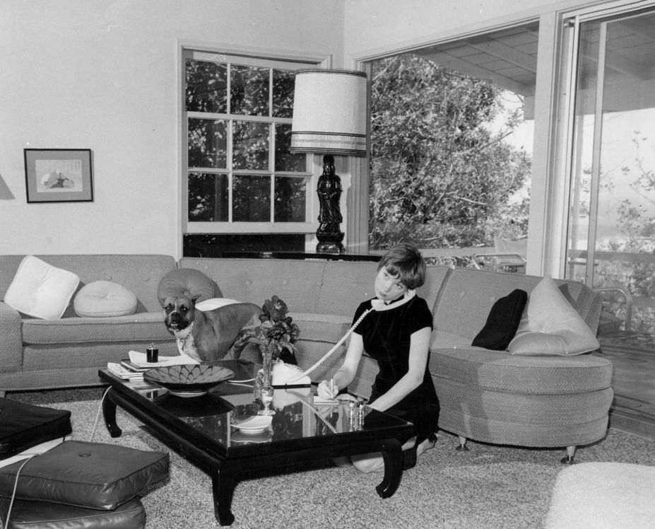Shirley_MacLaine_c08