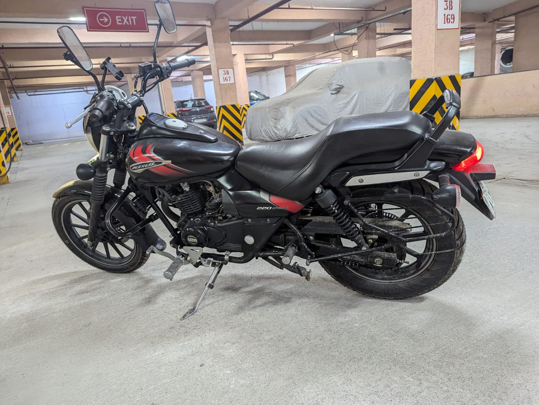bajaj avenger photo 4