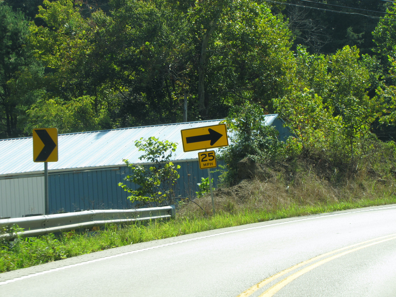 25 mph advisory beneath arrow