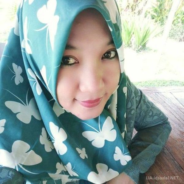 https://i.postimg.cc/tT0v96yD/wanita-berjilbab-tentang-bosan-dan-bete.jpg