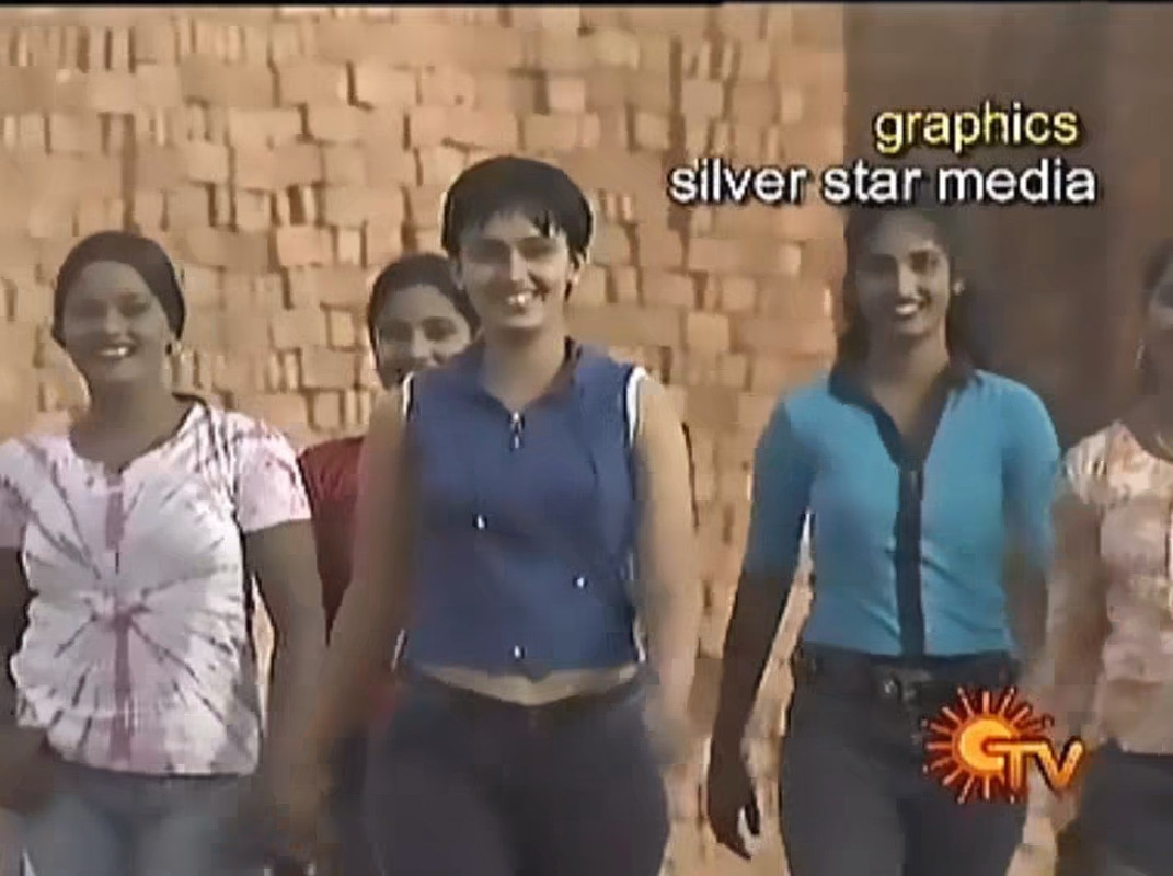 Kousalya Rare Navel Show.mkv_snapshot_00.08.848