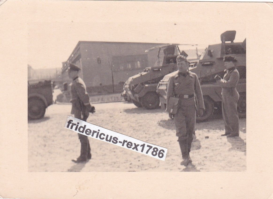 Foto Panzer Tank Panzerspähwagen Sd.Kfz.231 und 232 mit Besatzun