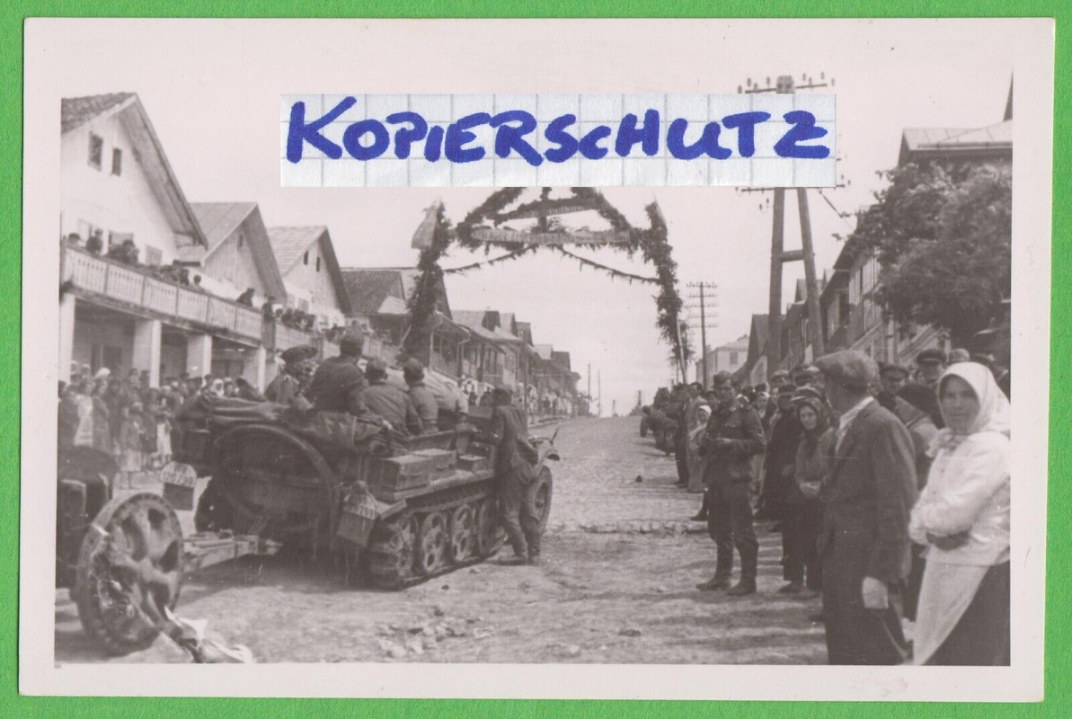 Wehrmacht Ostfront Bevölkerung begrüßt Soldaten Halbkette als Befreier