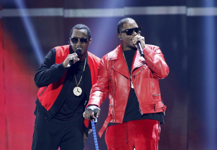 Mase and Puff Daddy performing