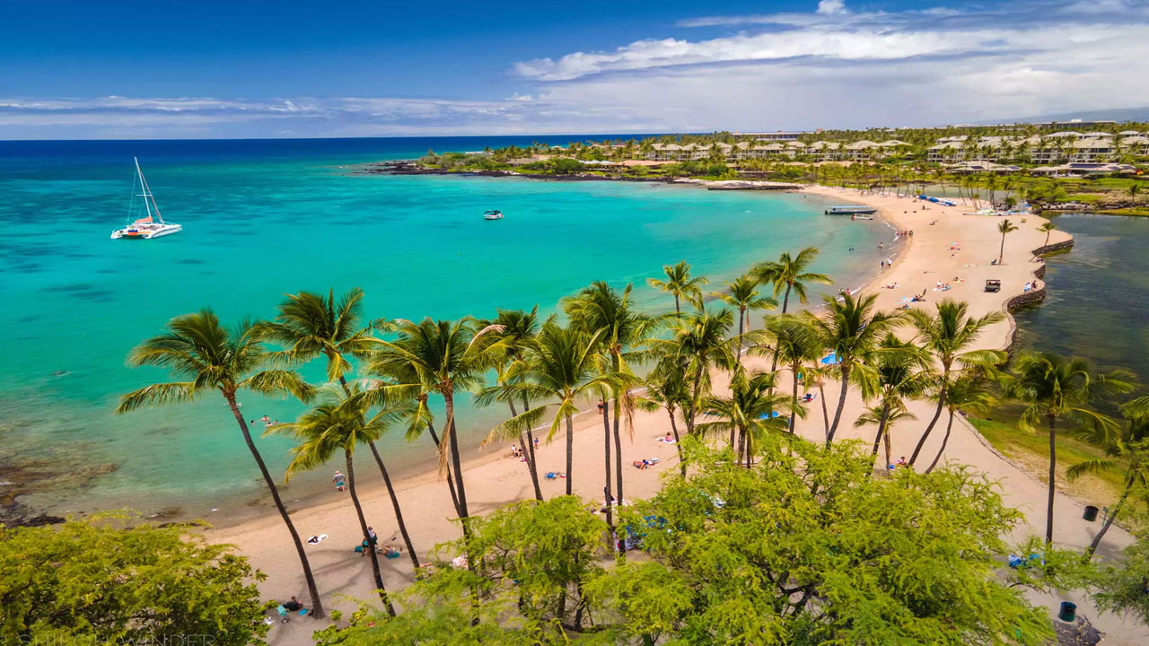 Menyusuri Pesona Keindahan Pantai Waikoloa di Pulau Hawaii