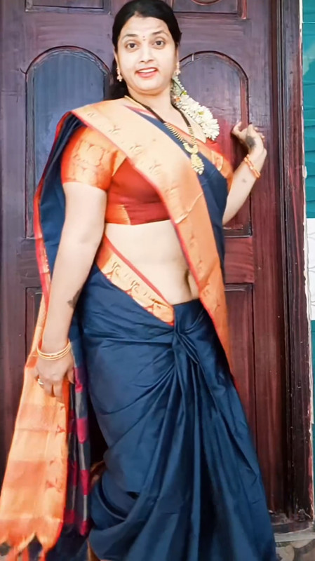 hot telugu aunty sexy navel in orange and black saree.mp4_snapshot_00.00.840