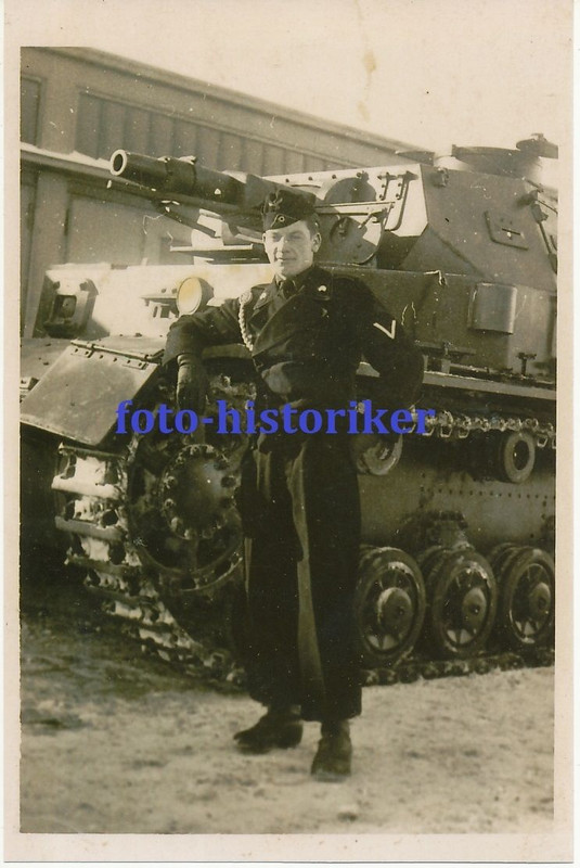 Kamerad Pz Fahrer Uniform vor Panzer IV Schützen