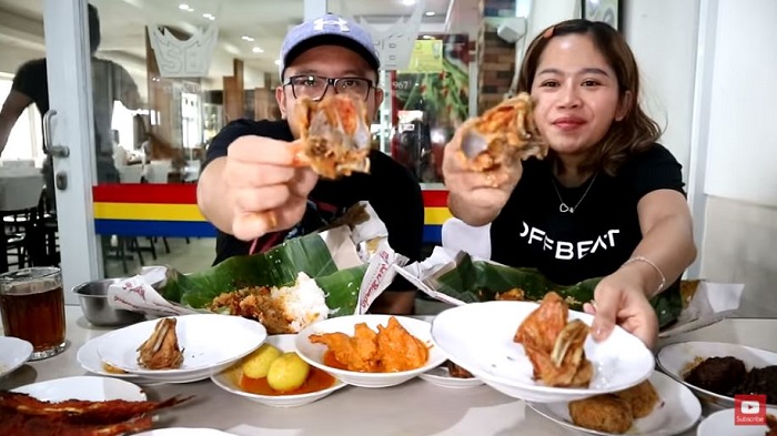 Sajian ayam goreng di RM Sari Bundo yang menjadi menu favorit Habibie.