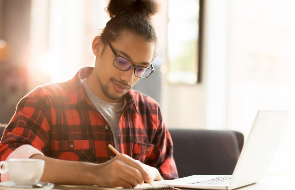 Las 5 mejores herramientas de redacción de tareas de IA para estudiantes Estudiante