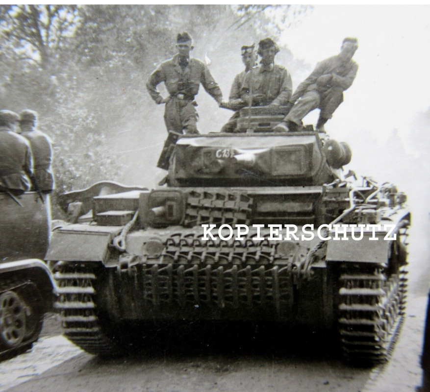 Altes Foto deutscher Panzer auf Vormarsch - Straße1
