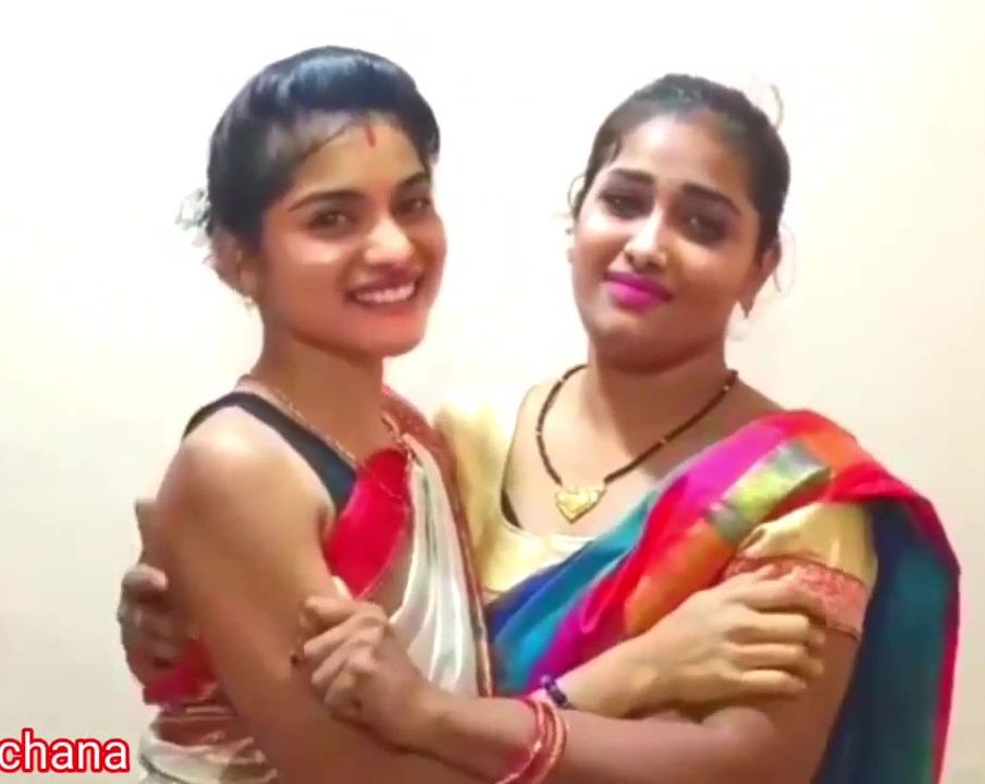 chachi ne bhatija ko phone karke bulwaya fir dono chachiyo ne milke sex kiya romantic video