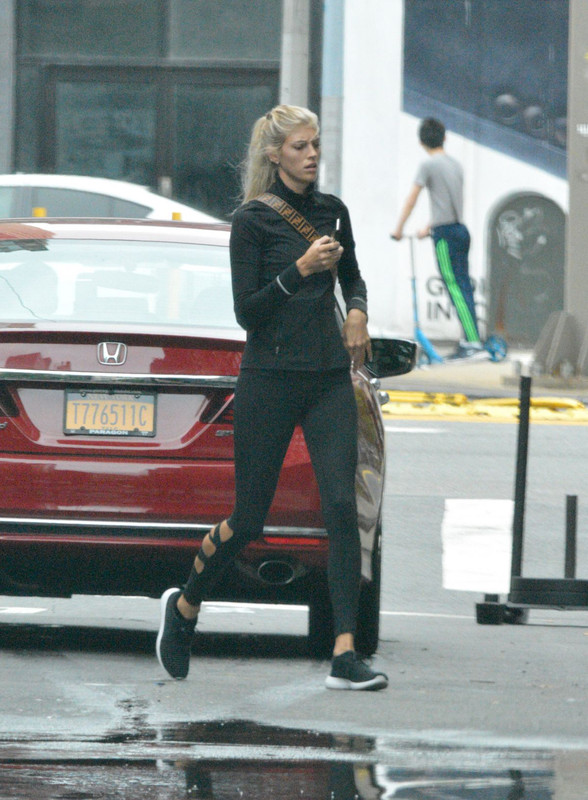 devon-windsor-heading-to-a-gym-in-new-york-07-23-2018-2