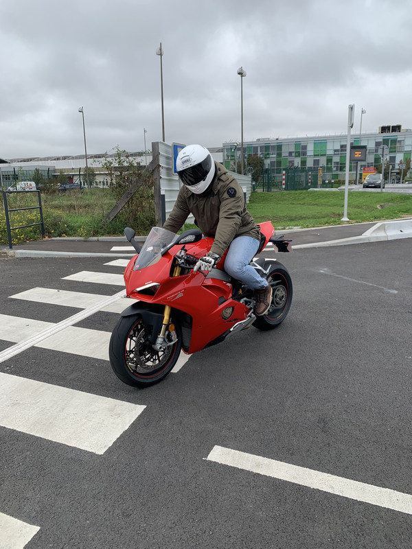 62A89F0B-6394-43F1-ADB5-998BBCAD6F3A