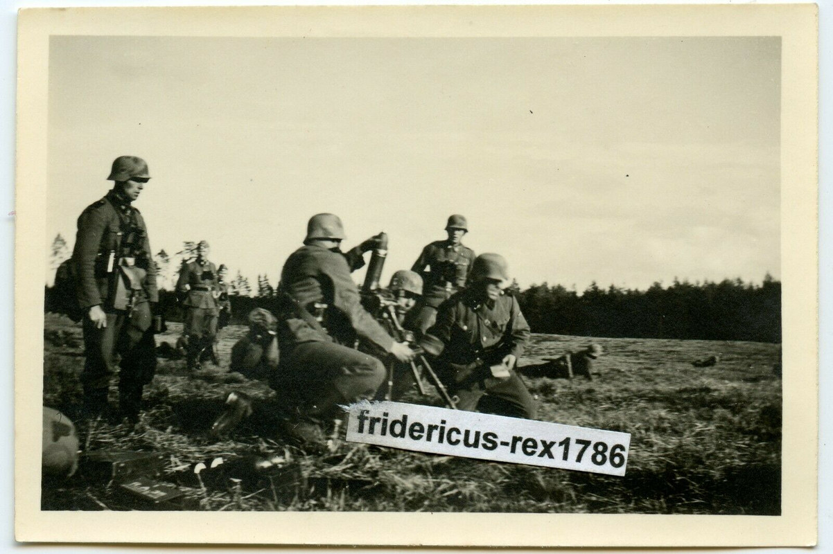Foto Polen Rastenburg T.-Div. 1.Btl TrÜbPl camo Tarn Helm Granatwerfer