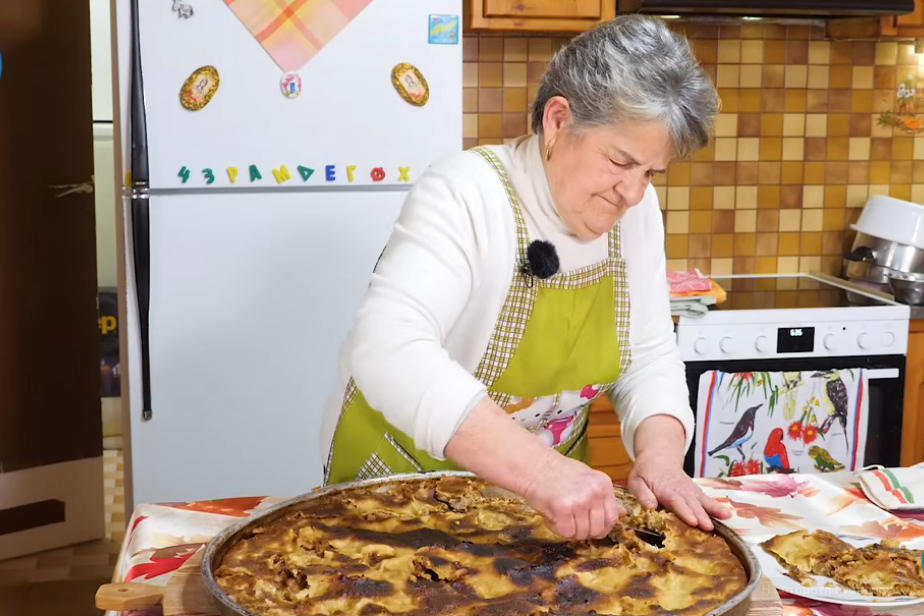 Kreatopita-me-Trachana-sto-Tzaki