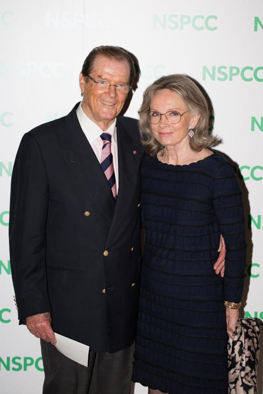 roger_moore_b07