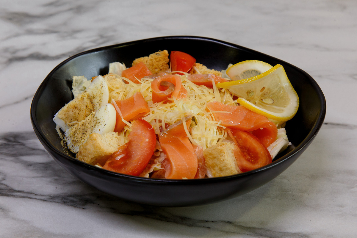 Салат "Цезарь из лосося" (200г)