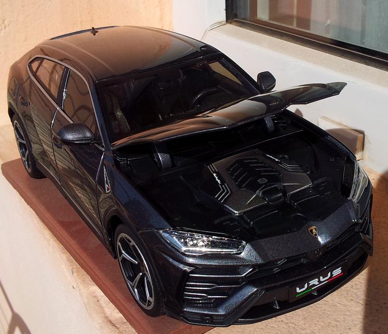 1:20 Bburago Lamborghini Urus
