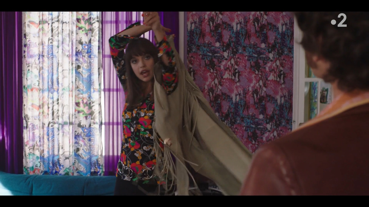 2022-05-13_21_10_Fr2_Les-petits-meurtres-d-Agatha-Christie-70-s_3x2_La-chambre-noire.mp4_snapshot_17