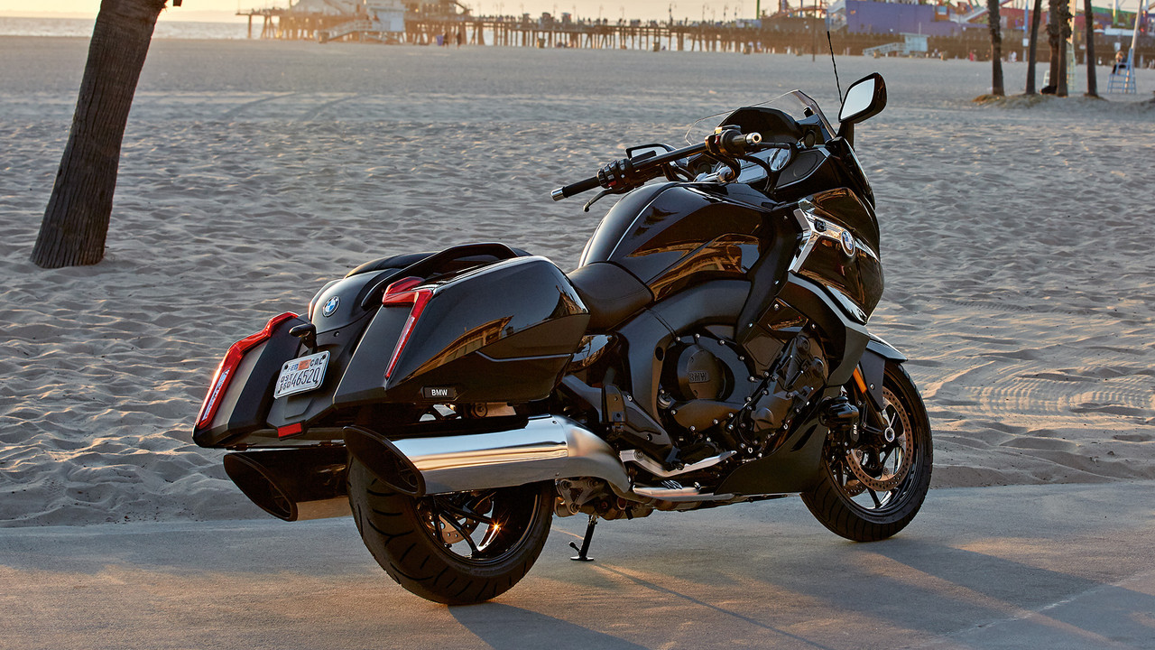 BMW K1600B Bagger Rear Black1