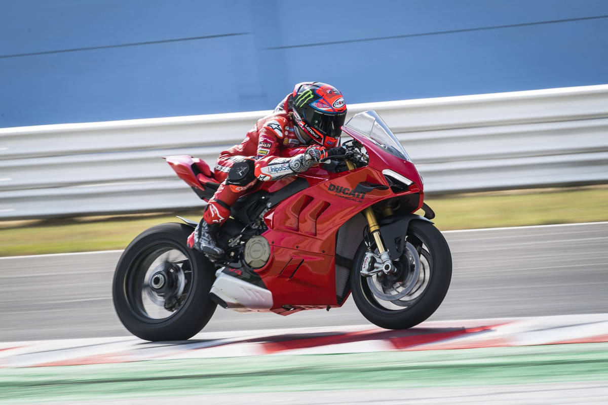 Супербайк Ducati Panigale V4 2022