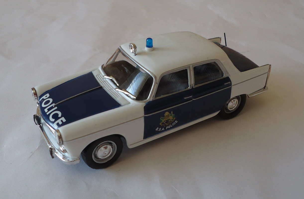 Peugeot-404 Police