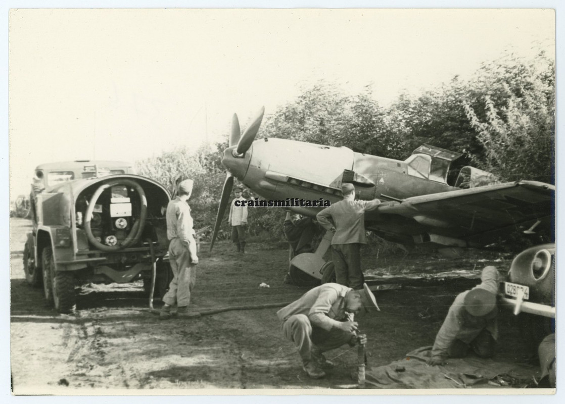 Riesen REPRO Foto rumänische Flugzeug Messerschmitt Bf 109 Rumänien Tankwagen (1)