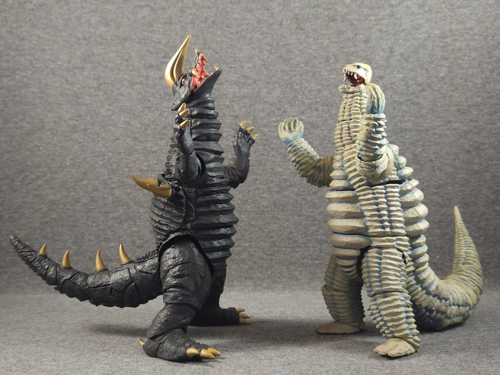 knockoff_S.H.Figuarts_Black-King (11)