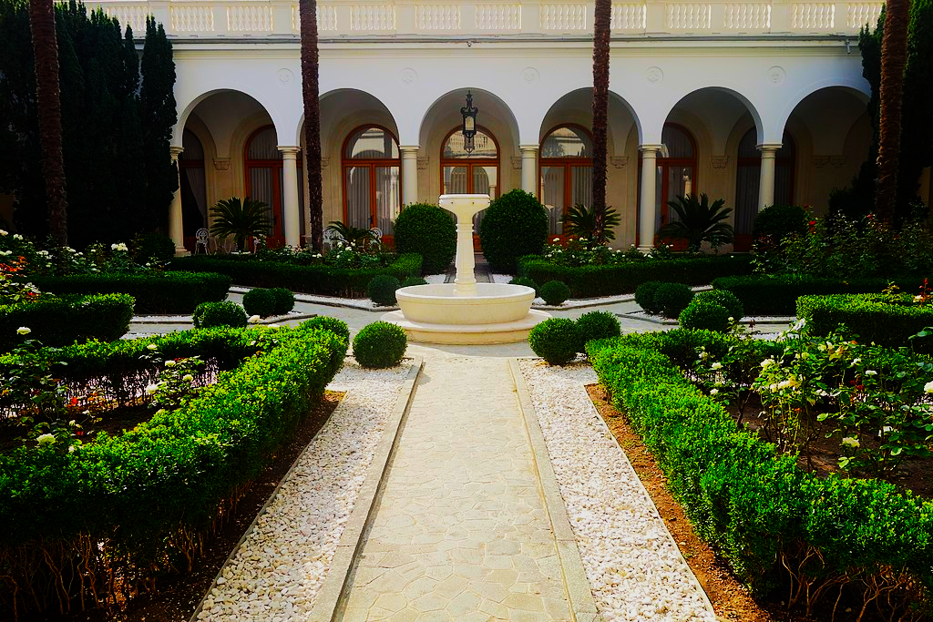 Cour_Interne