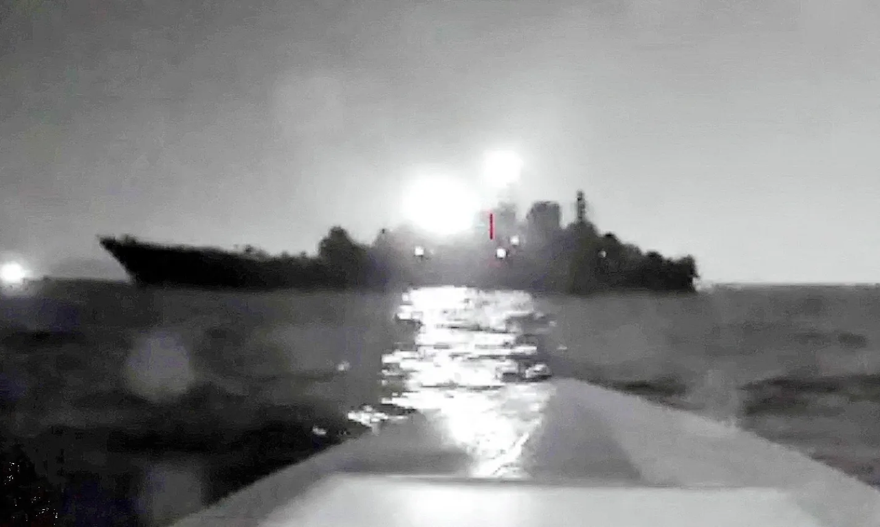 Rusia pierde un buque en el Mar Negro tras ataque con drones de Ucrania: video