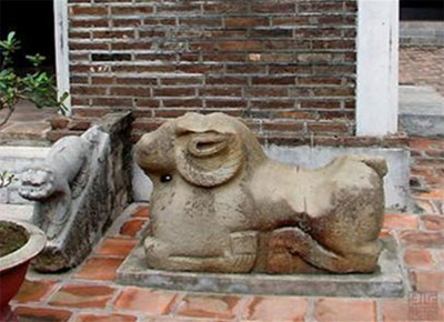 Tượng cừu đá ở chùa Dâu