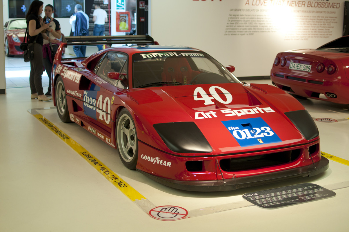 Ferrari_F40_LM_-_Museo_Ferrari_(17951923010)