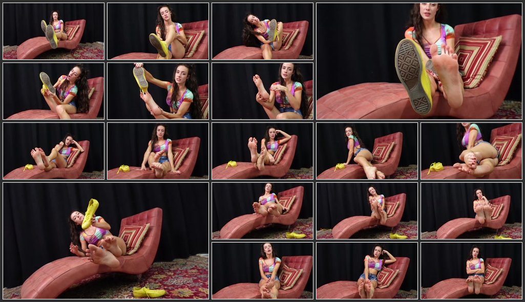 AmaRioXXX_-_Yellow_Converse_Foot_JOI