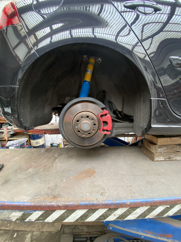 5660B7AF-0F95-4655-950C-539BE6A2D6F3