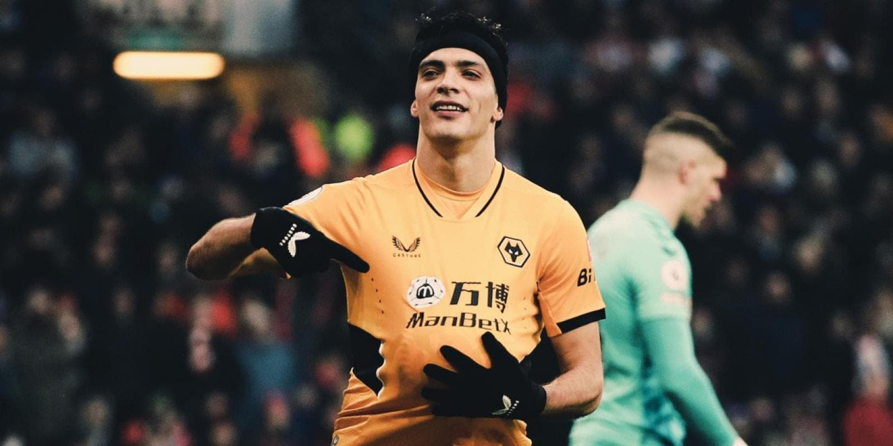 Raúl Jiménez sorprende con tremenda anotación frente al Southampton