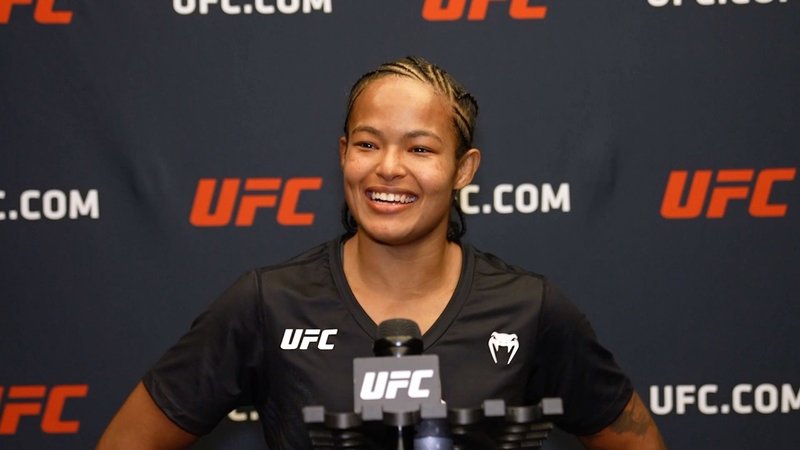 Карин Силва срещу Вивиан Араухо на UFC 309