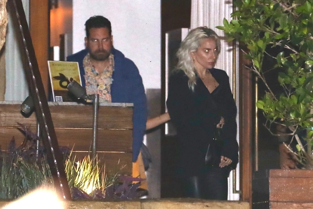 5-4-23-Leaving-Soho-House-restaurant-in-