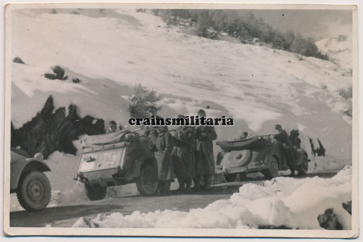 Orig. Foto Soldaten m. Volkswagen Kübelwagen Typ 82 Pkw b. Greno