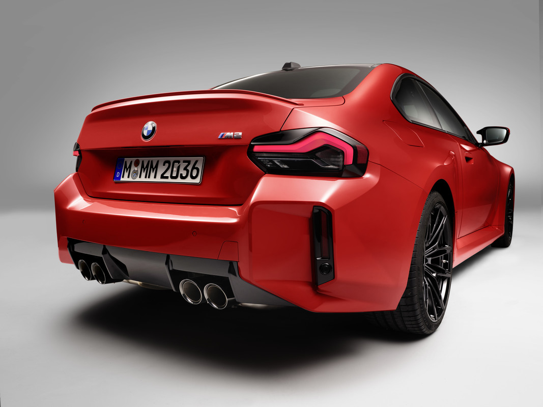 P90481953_highRes_the-all-new-bmw-m2-s