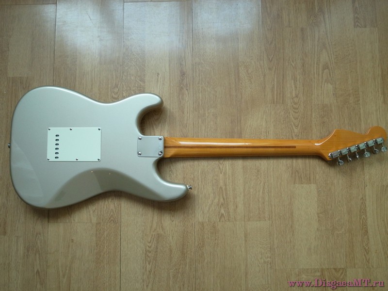 Fender_American_Vintage_Strat_57_RI_4-silv_021
