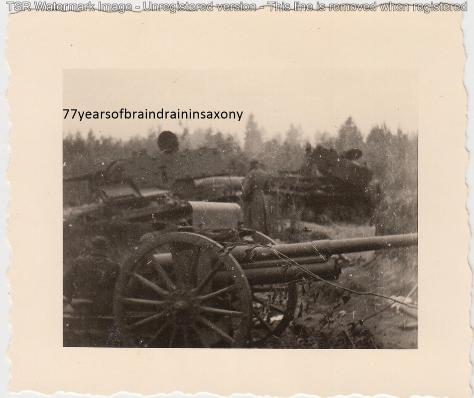 Foto 2.Wk Russland Wehrmacht Soldat russische Beute Panzer KW-1 und Pak Geschütz