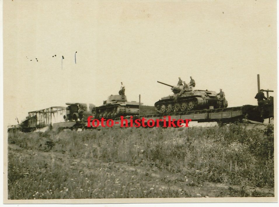 zerstörter russischer ZUG Panzer T-34 Kolonne Ta