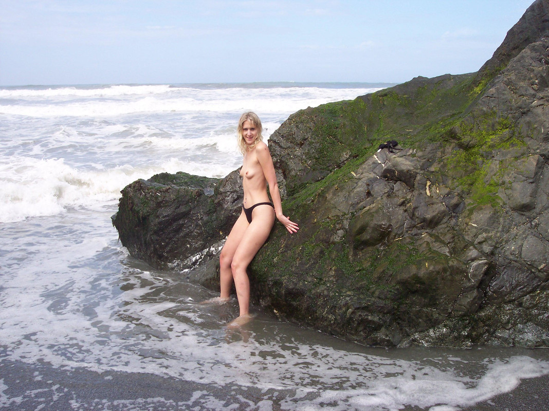 Esposa amateur rubia caliente le gusta en publico