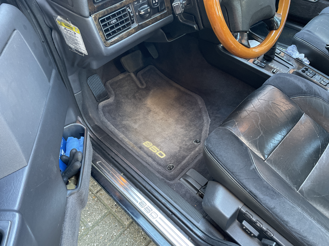 5DFCB984-B424-4B1E-A54B-0DA56F8F04CB