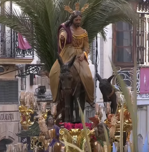 Ya voy con la tunica Domigo de Ramos