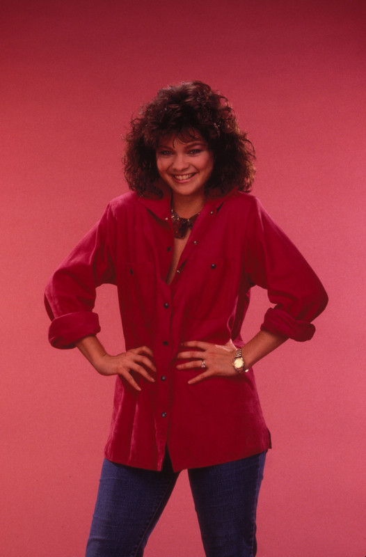 Valerie Bertinelli b32