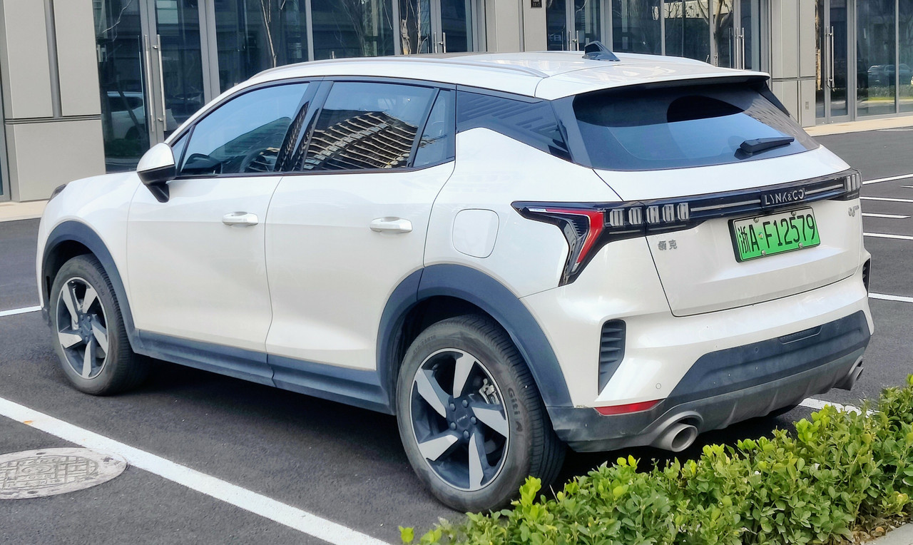 Lynk_&_Co_06_PHEV_IMG02